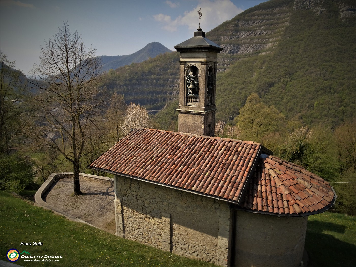 84 La bella chiesetta di S. Gaetano a Carnito sulla strada Taverna.JPG